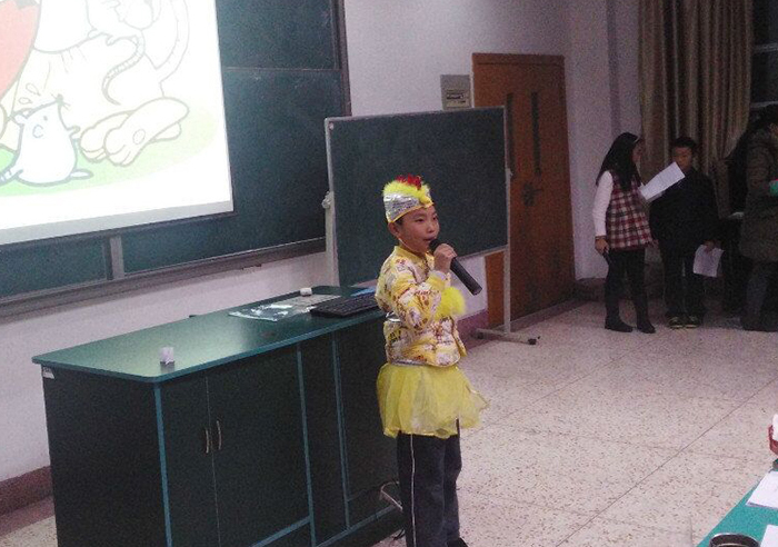 愚蠢的鸡表演.jpg