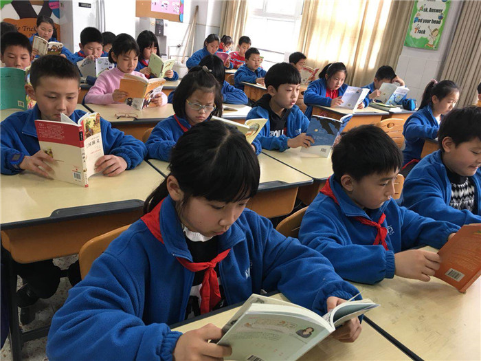 学生阅读 (2).jpg